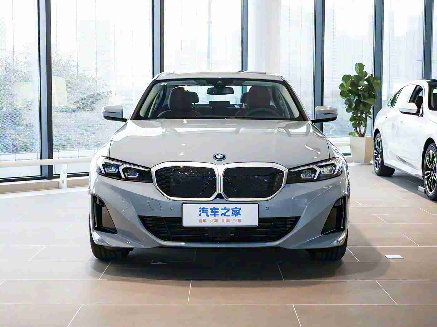 AV成人影视：“颠覆感官，驾驭未来：全新豪华车型惊艳亮相，科技与设计完美融合，引领汽车市场新潮流”-1