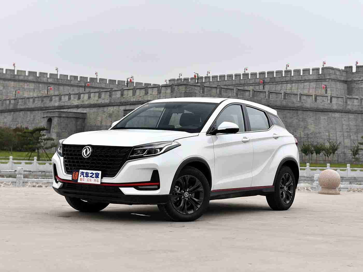 色九九：动感驾驭，智领未来——全新SUV，刷新视觉体验-2