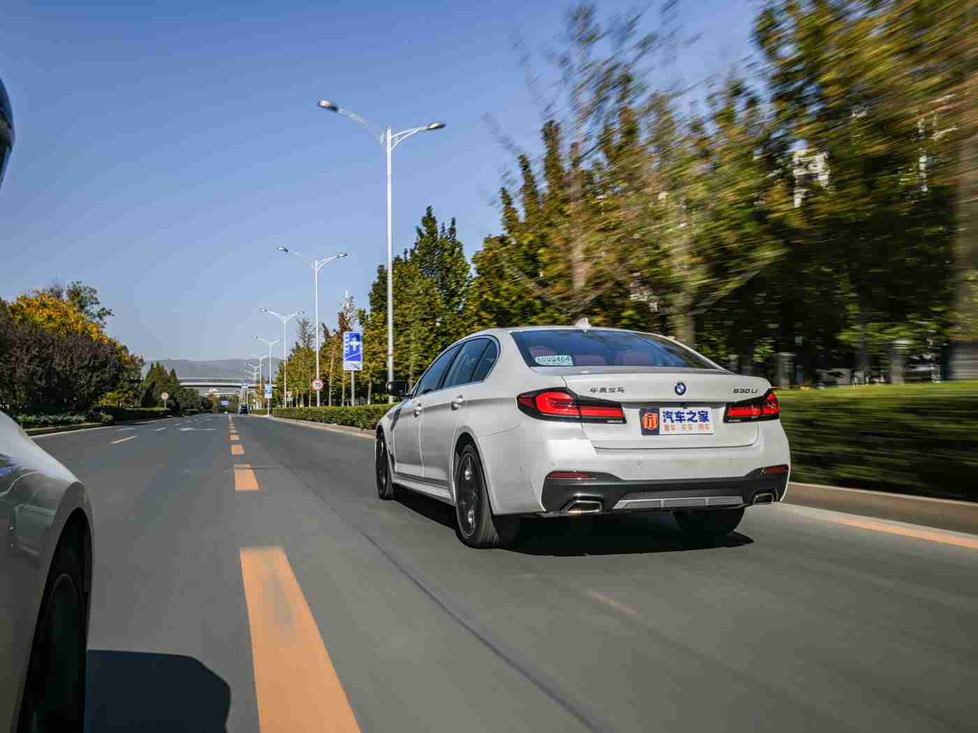 狼人紧急通知最新版本更新内容：“狼人汽车新升级，动力、安全、便捷全面焕新，驾驭未来尽享智能体验”-2