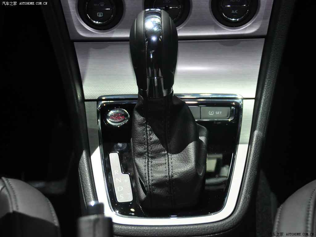 香蕉插进桃子里：跨界奇观，香蕉桃子元素打造独特设计，智能环保新车型引市场瞩目-2