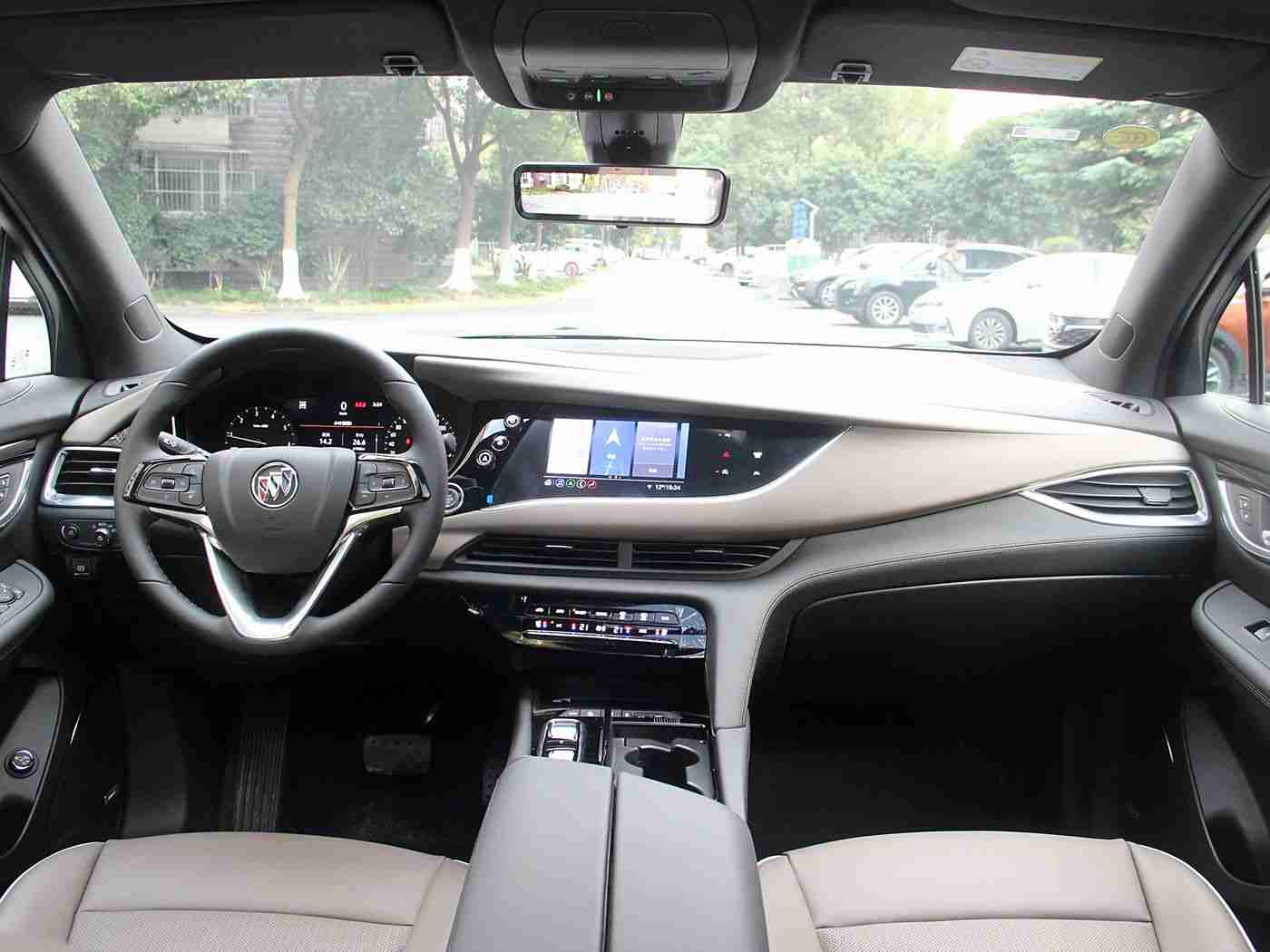 男生和女生搓搓搓：时尚跨界，男女共舞，驾驭未来新篇章-1