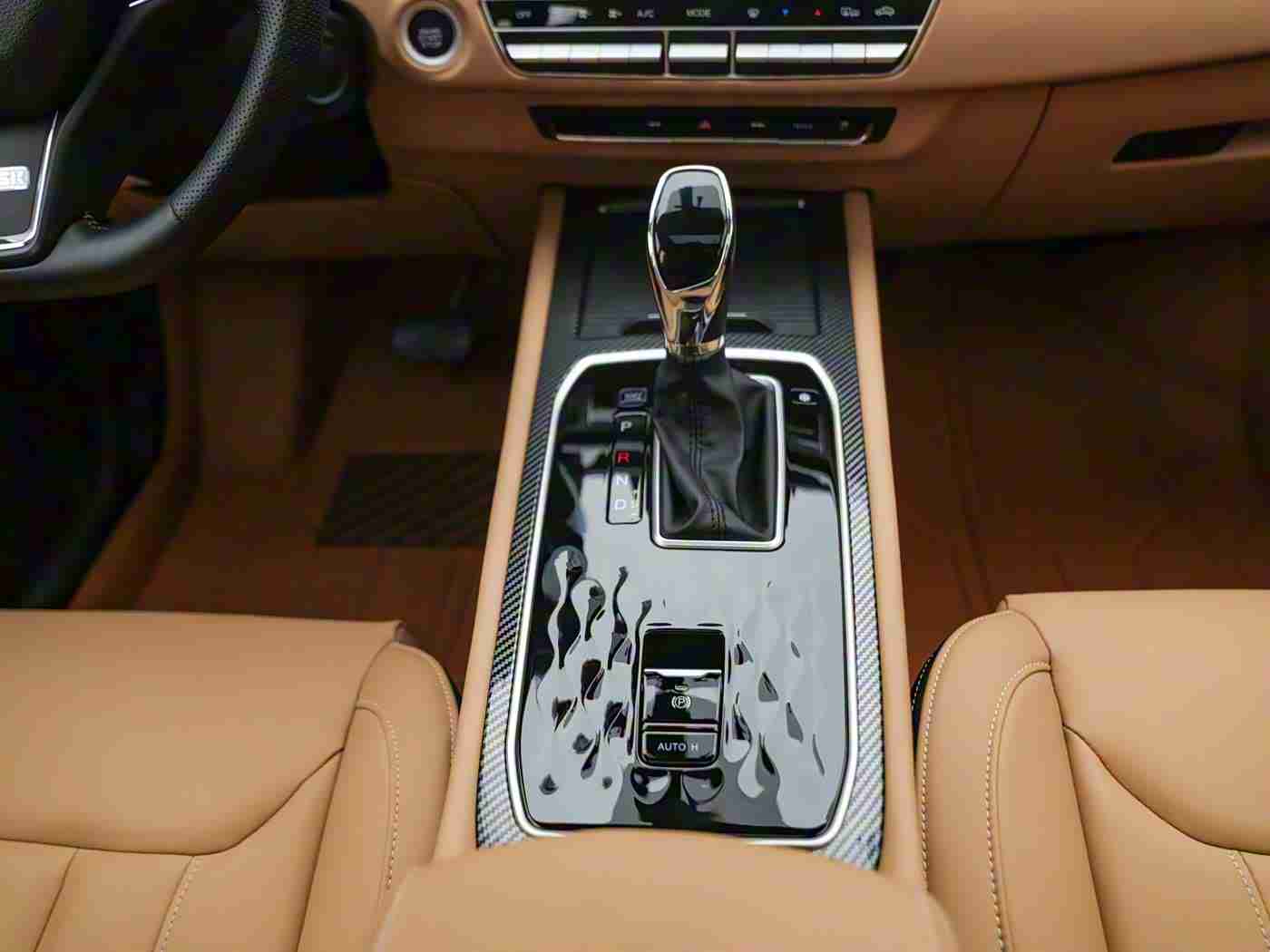 日本卡一卡二：科技时尚双星闪耀，卡一卡二引领汽车新潮流-1