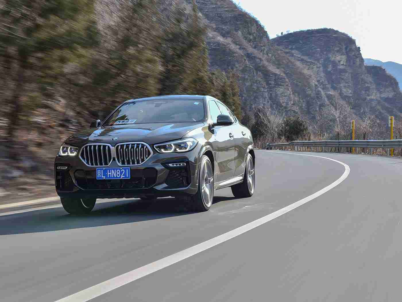 色多多黄：汽车新宠儿，“色多多黄”车漆引领时尚潮流，销量飙升引关注-2