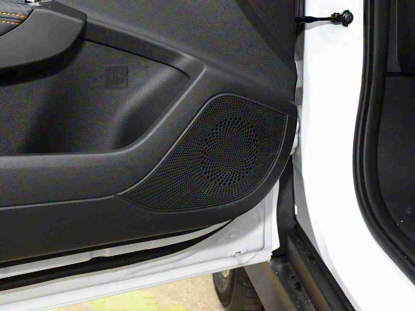 男生女生一起差差差软件：智能驾驶新潮流，＂差差差＂软件引领汽车体验升级-2