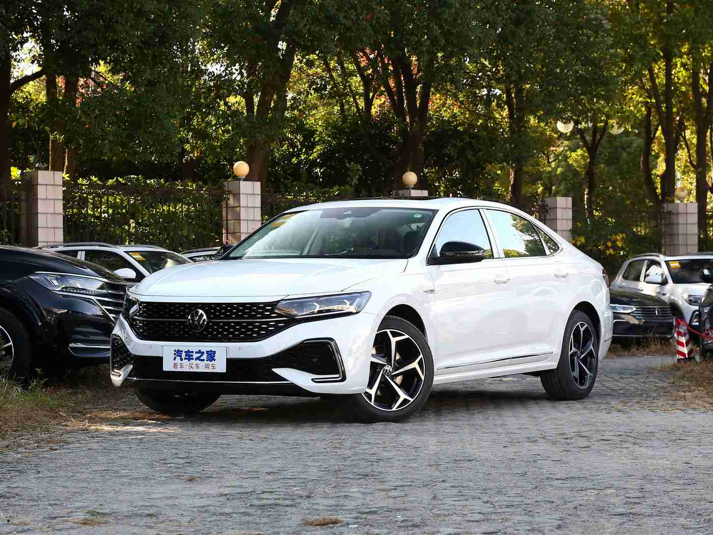 明星黑料：“车企明星代言风云：豪车风波与品牌口碑两重天”-1