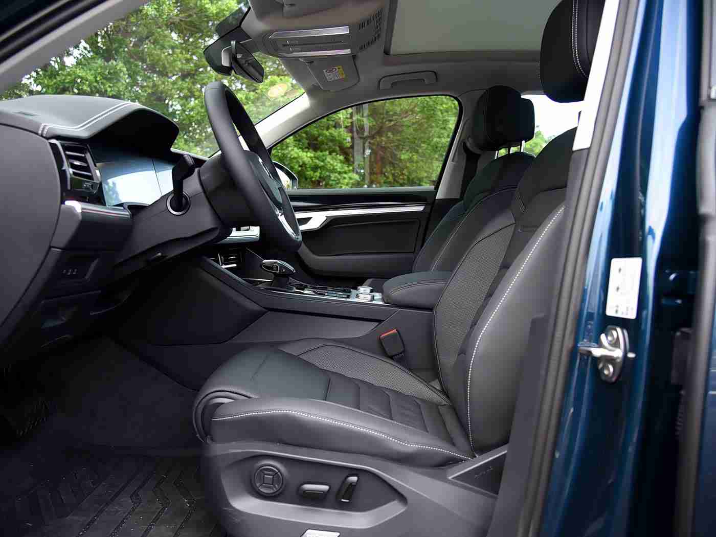 黄频软件：智能驾驶新篇章：黄频软件引领汽车行业变革之路-1