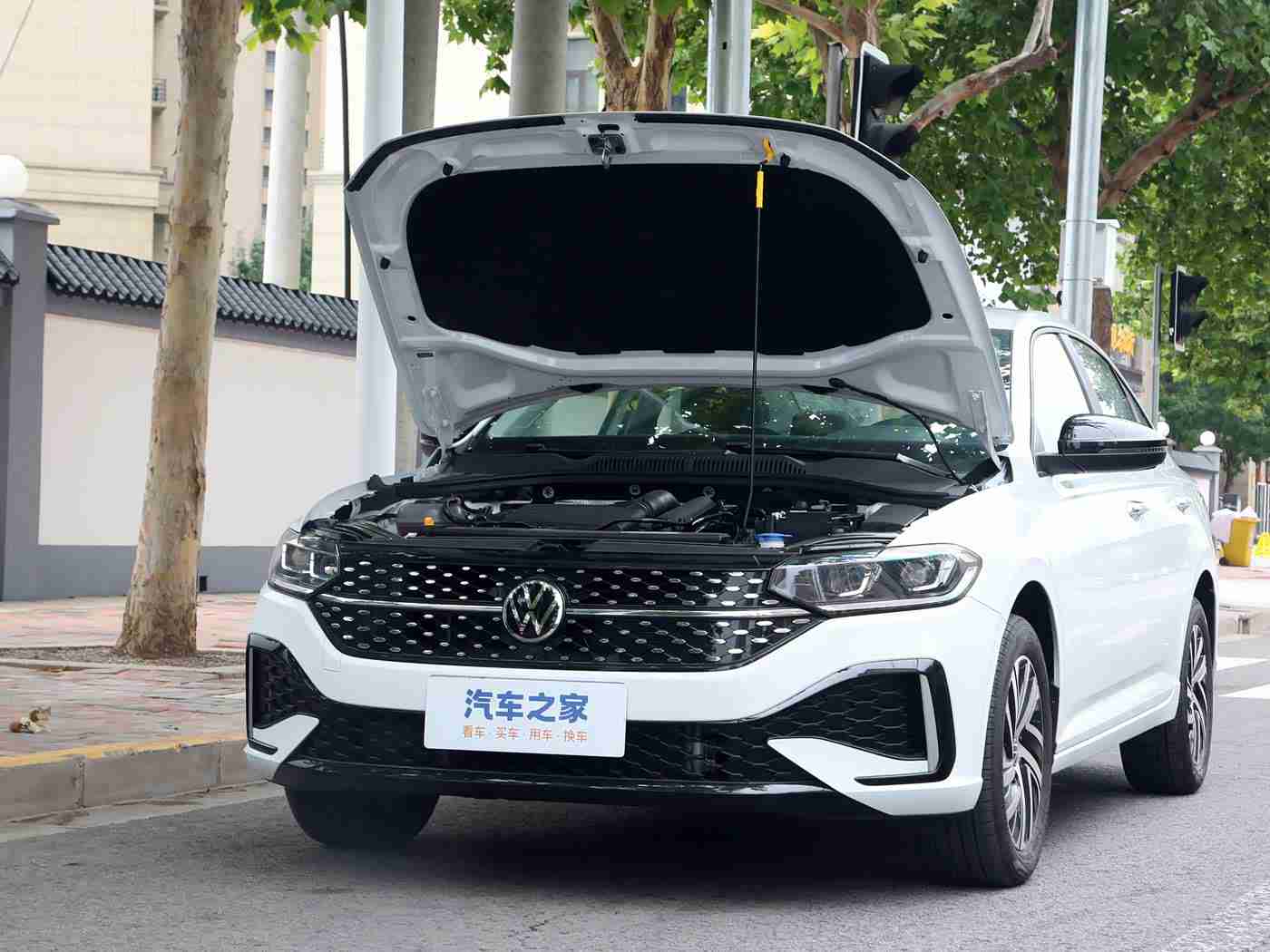 蜜桃成人：智能驾驶新篇章，＂蜜桃成人＂汽车引领环保出行潮流-4