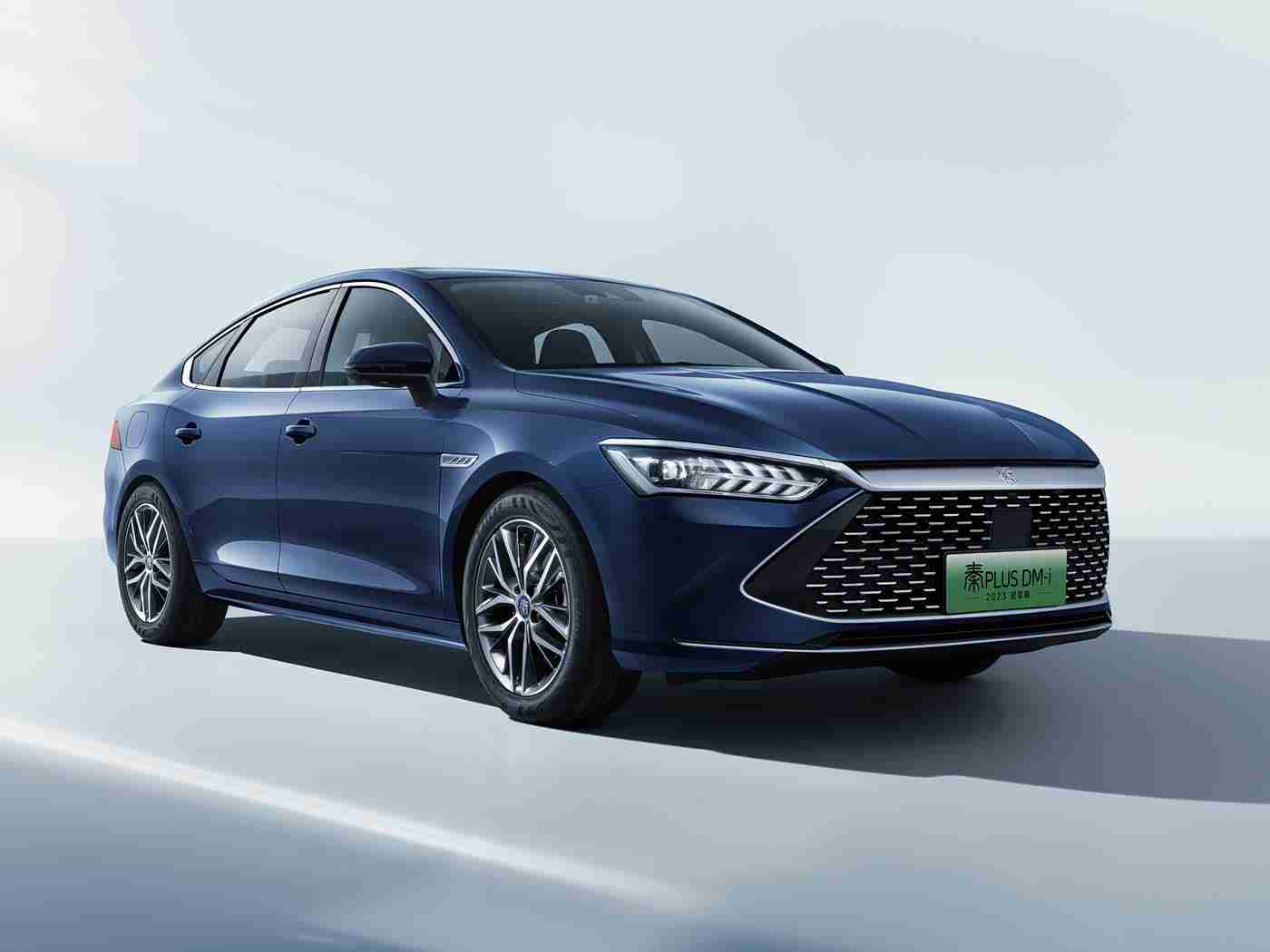 婷婷综合网站：吉利icon纯电动SUV惊艳亮相，新能源汽车市场再添新活力-5