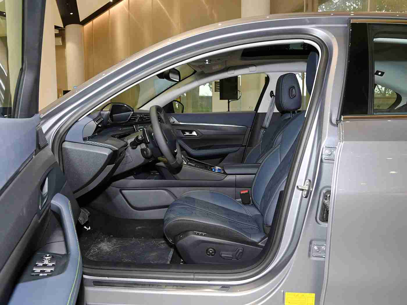 美女脱 露出奶头的软件：智能驾驶新纪元，安全护航未来出行-1