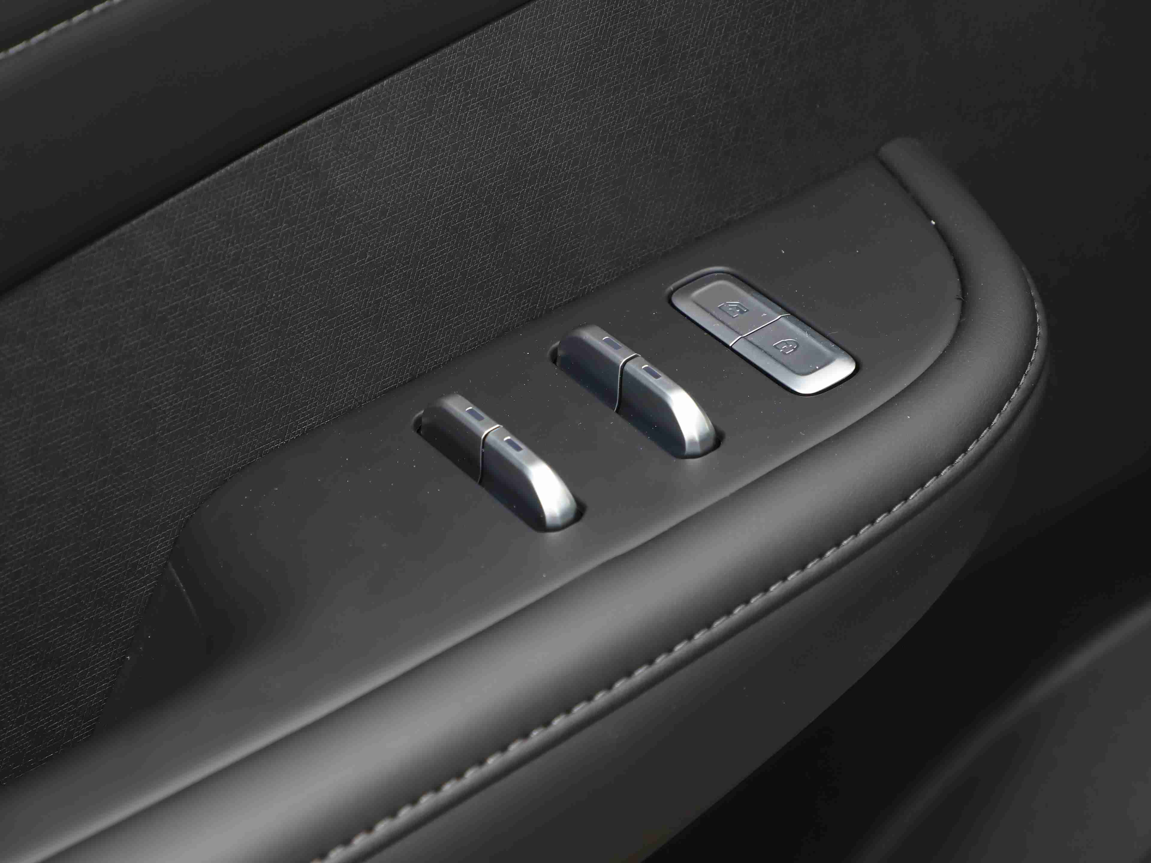 逼软件：智能护航，安全驾驶新篇章-1