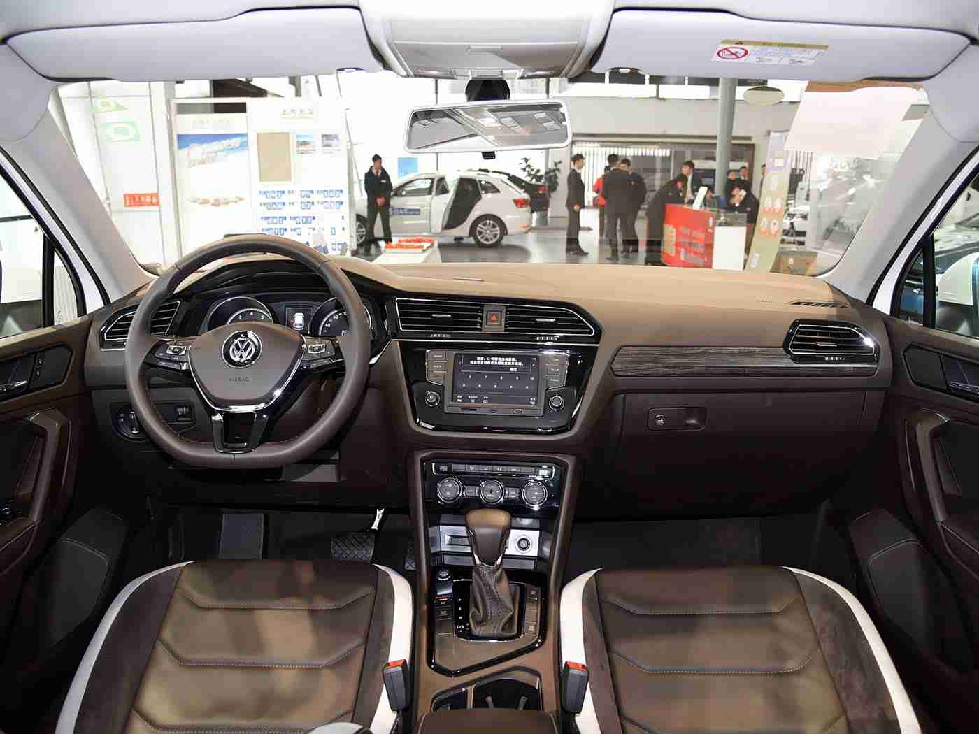 欧美大屁股：欧美巨无霸车型：宽敞空间与动感设计引领市场潮流-2