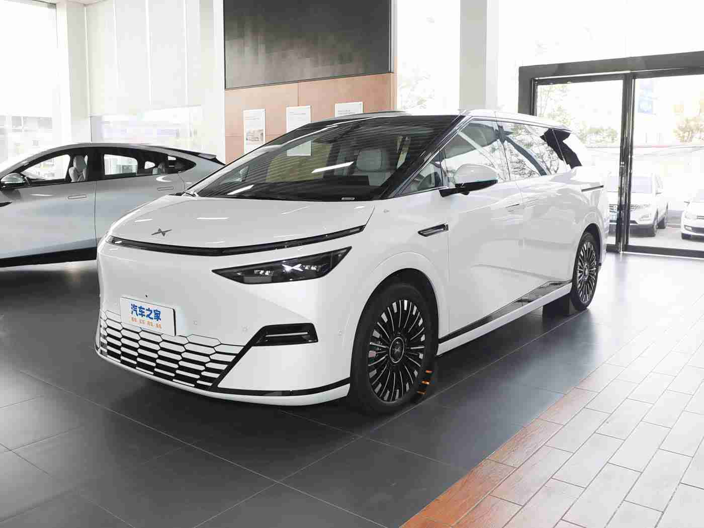 色就色综合:科技革新引领潮流,智能汽车新宠来袭,引领驾驶新体验-1