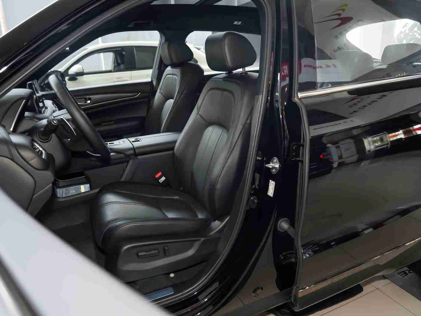 成人 AV片：新能源汽车巨头崛起，智能驾驶新体验，引领汽车市场新潮流-1