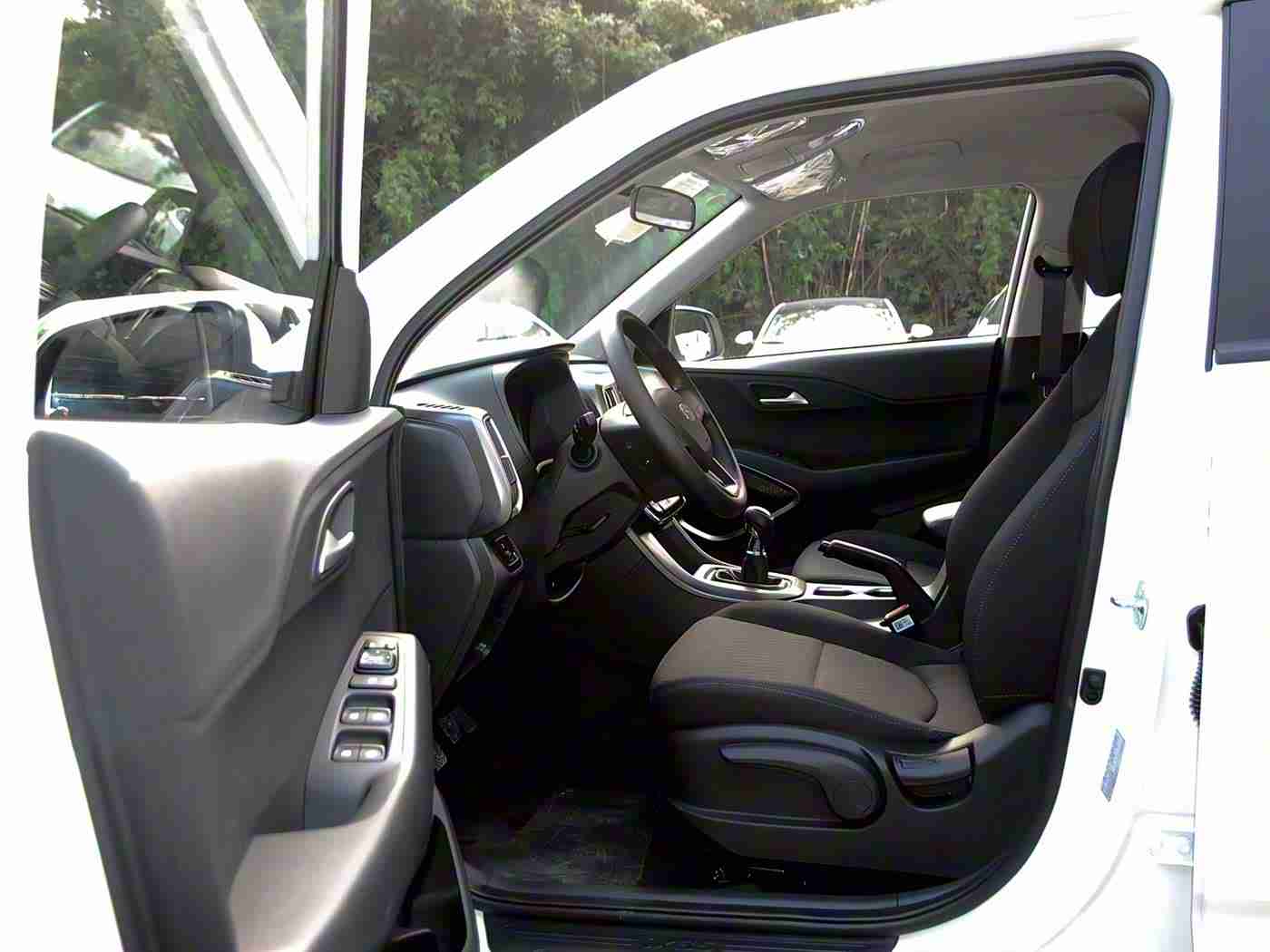 男艹女软件:智能驾驶新篇章:“男艹女”操作系统引领汽车科技潮流-1