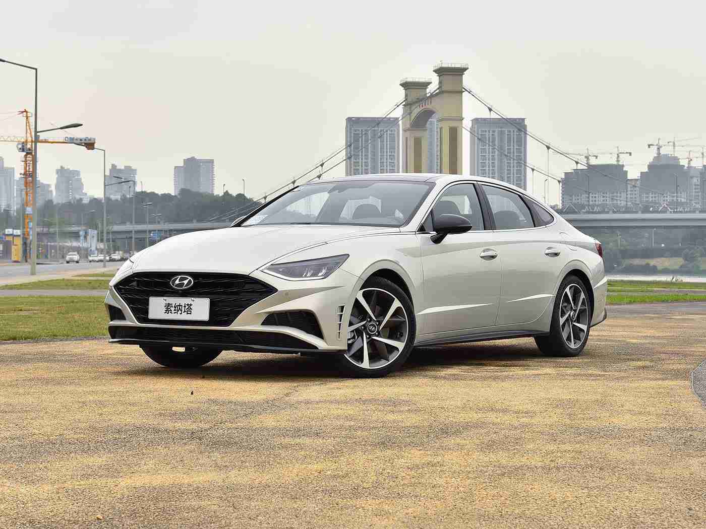 打屁股网站：新能源汽车热潮下，“打屁股网站”成汽车资讯新宠，购车决策好帮手-3