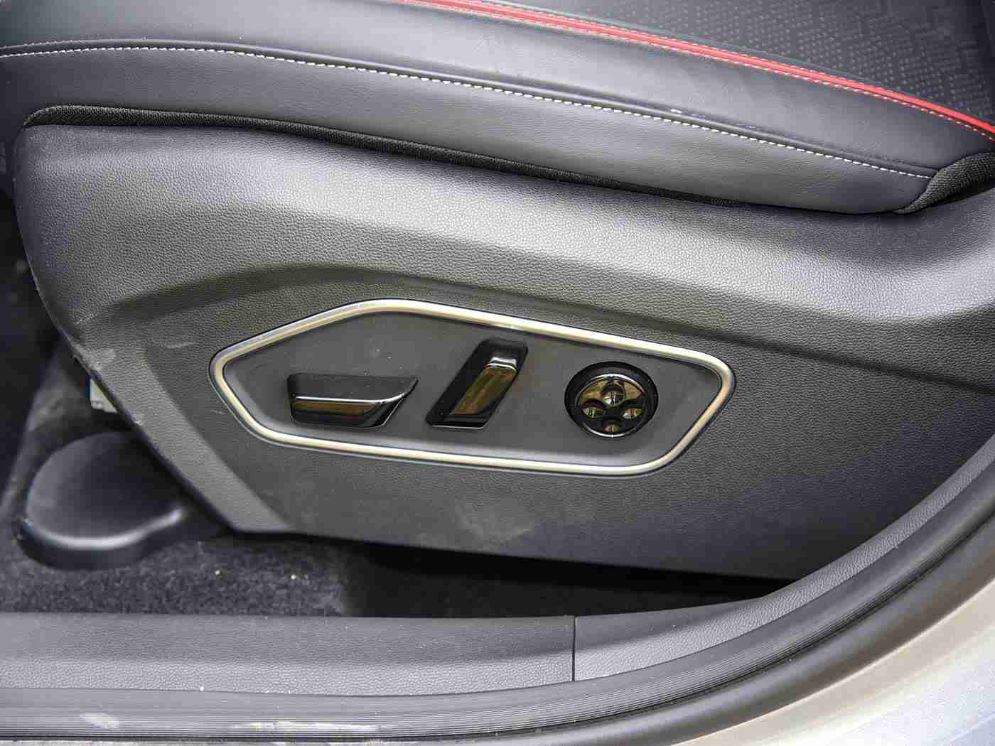 天操夜操：全新车型闪耀夜空，＂天操夜操＂诠释品质驾驶新体验-1