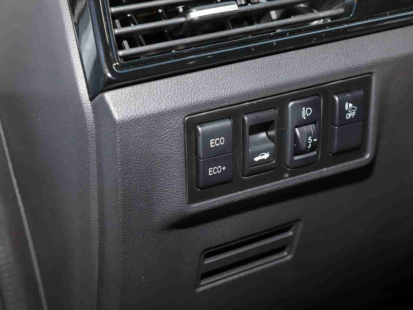 18岁以下不能下载的软件：汽车智能新纪元：揭秘车载软件应用，解锁行车安全与娱乐新体验-1