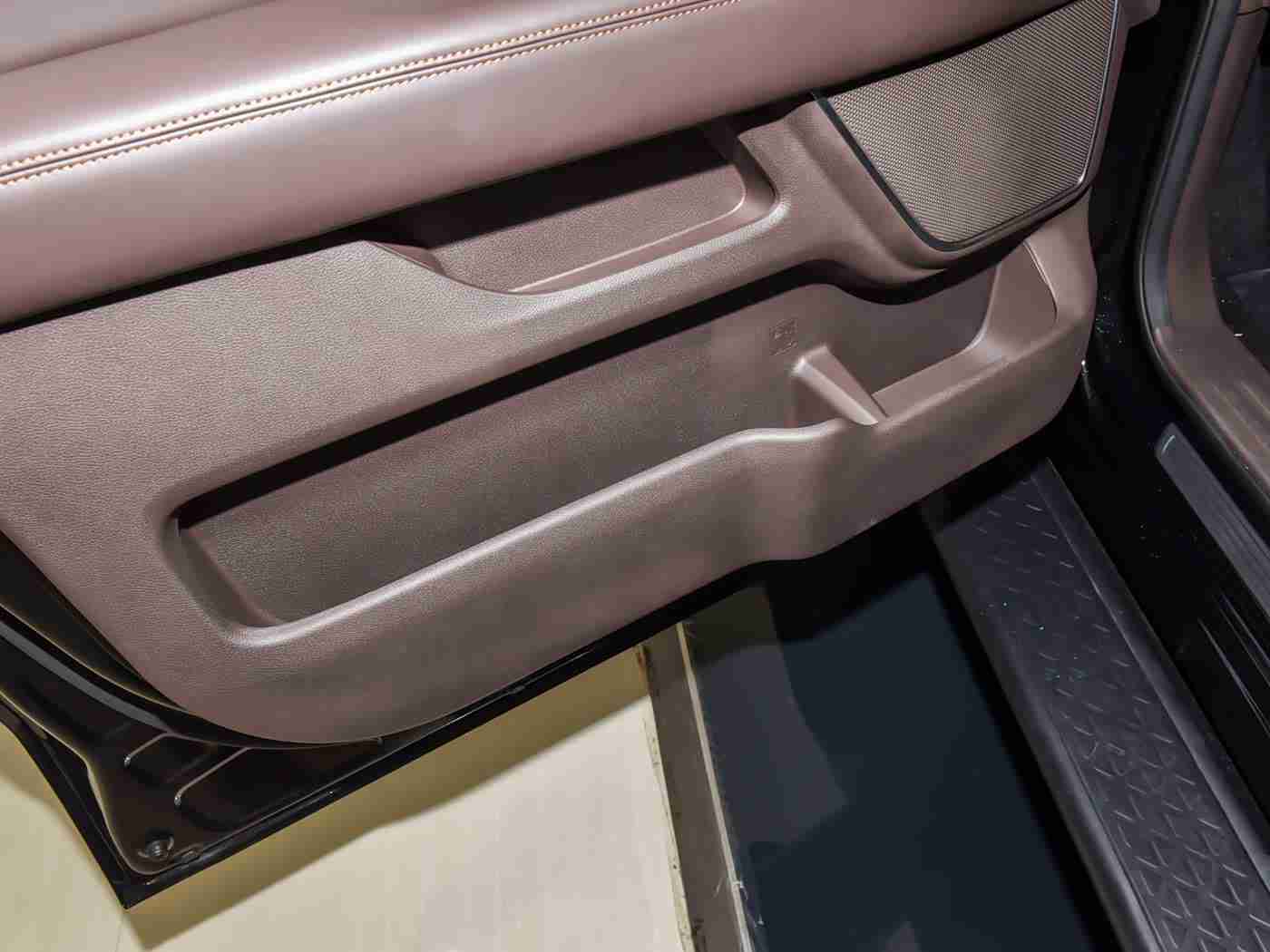 男生女生一起差差差的软件：智能驾驶新风尚：个性化数据分析助力，趣味互动提升驾驶乐趣，创新软件引领汽车行业新潮流-1