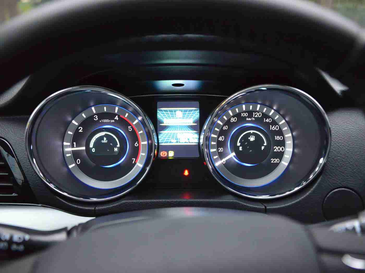 黄色appoppo:OPPO新品亮相:时尚智能,动力强劲,安全守护,引领汽车新潮流-4