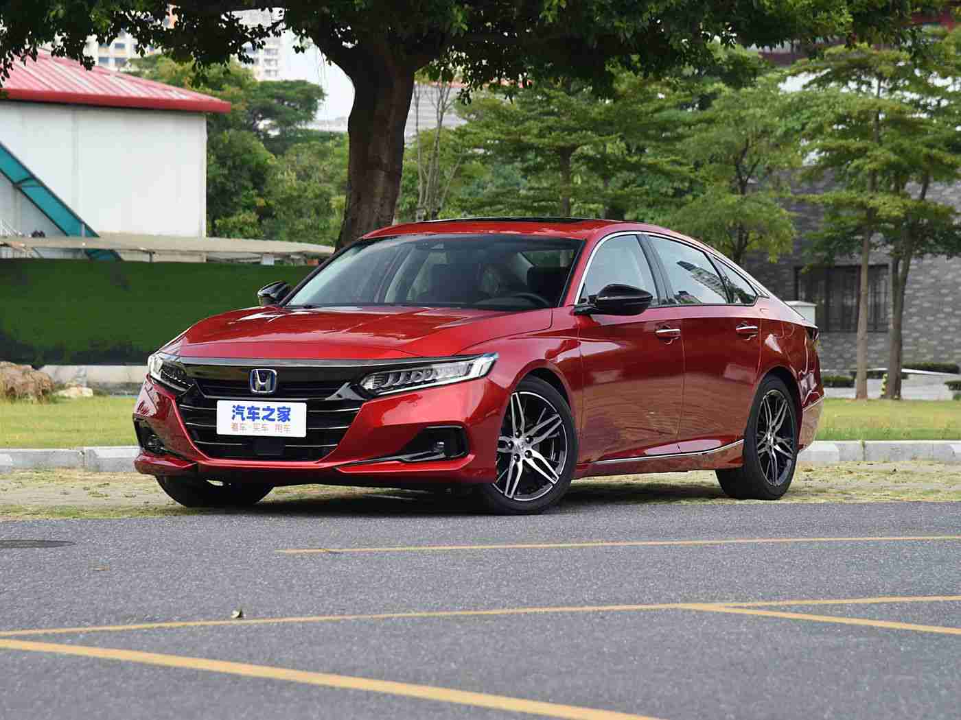 打屁股网站：新能源汽车热潮下，“打屁股网站”成汽车资讯新宠，购车决策好帮手-2