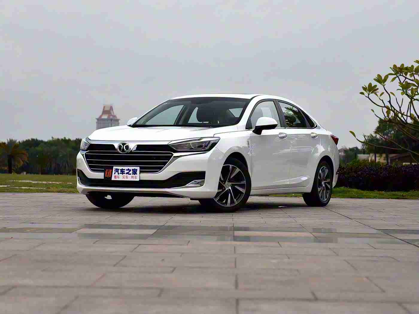 十大黄：黄色彩绘车潮涌，时尚驾驭新风尚-3