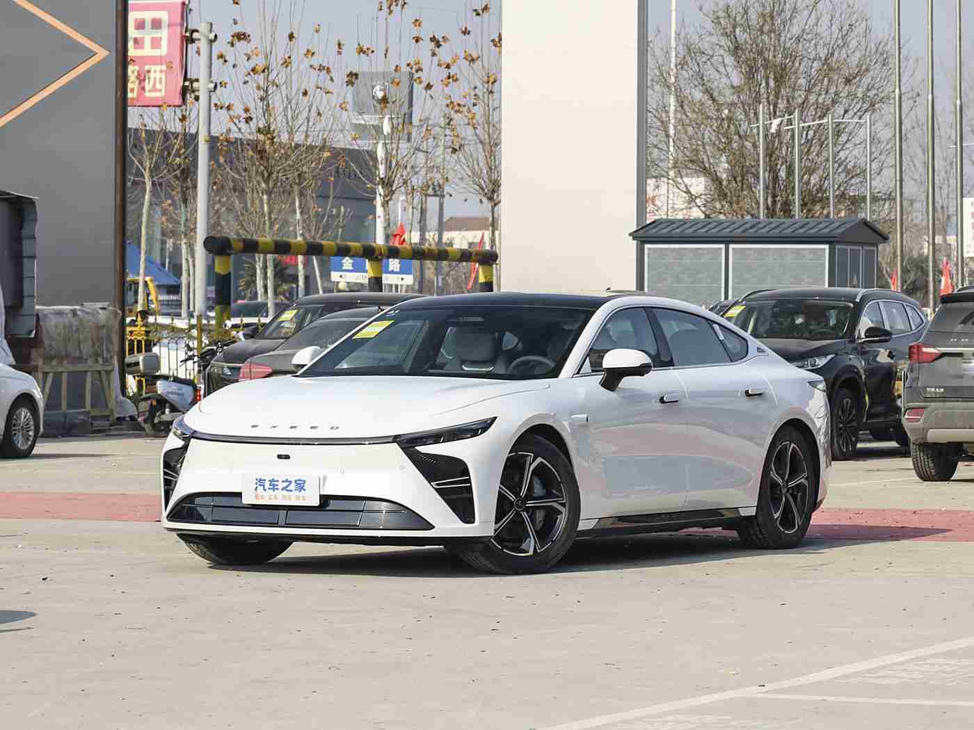 成人蜜桃：“独特设计+智能科技，环保先锋“成人蜜桃”新车型引领汽车市场潮流-1