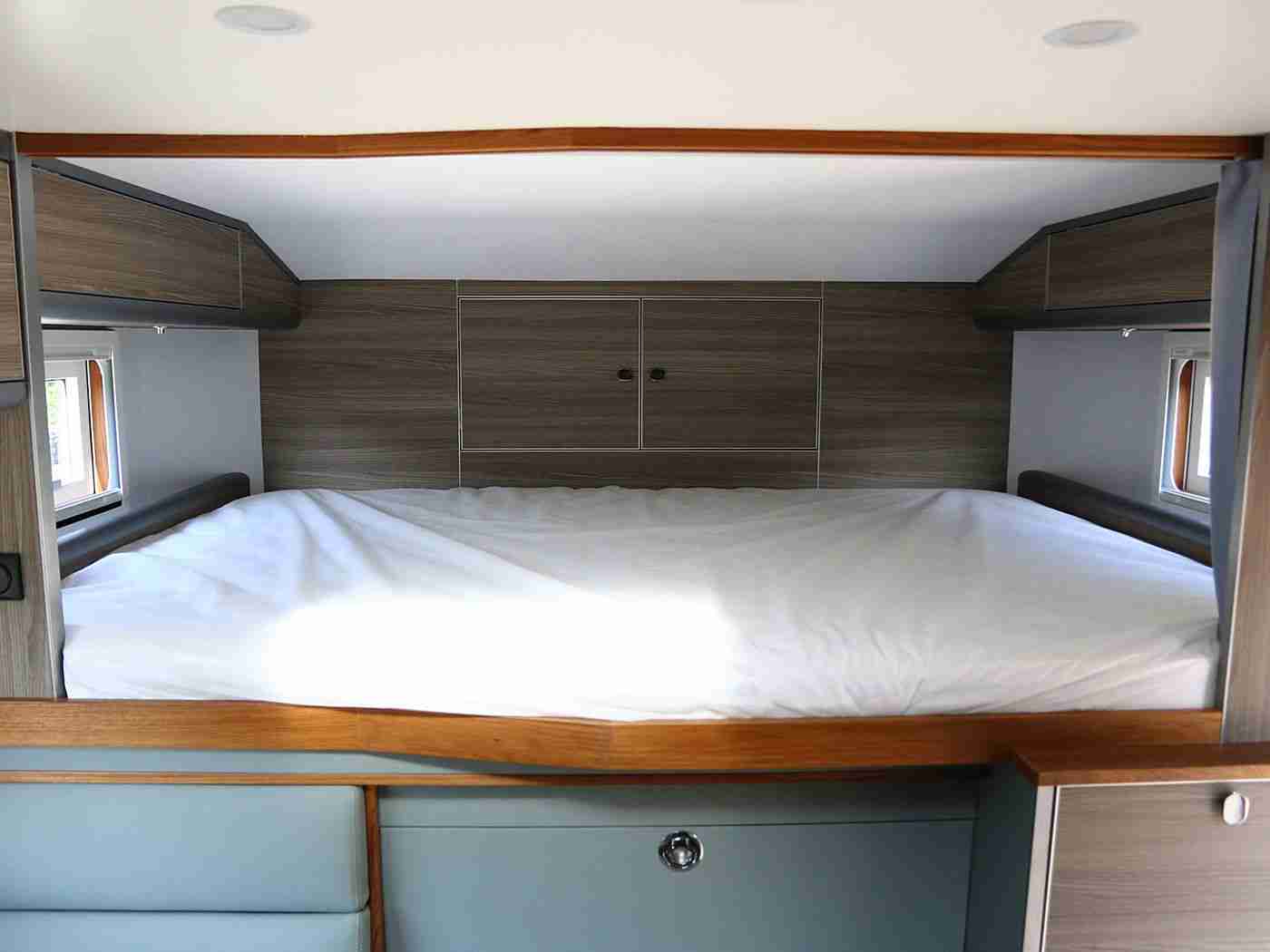 男生女生一起差差差软件：智能驾驶新潮流，＂差差差＂软件引领汽车体验升级-1