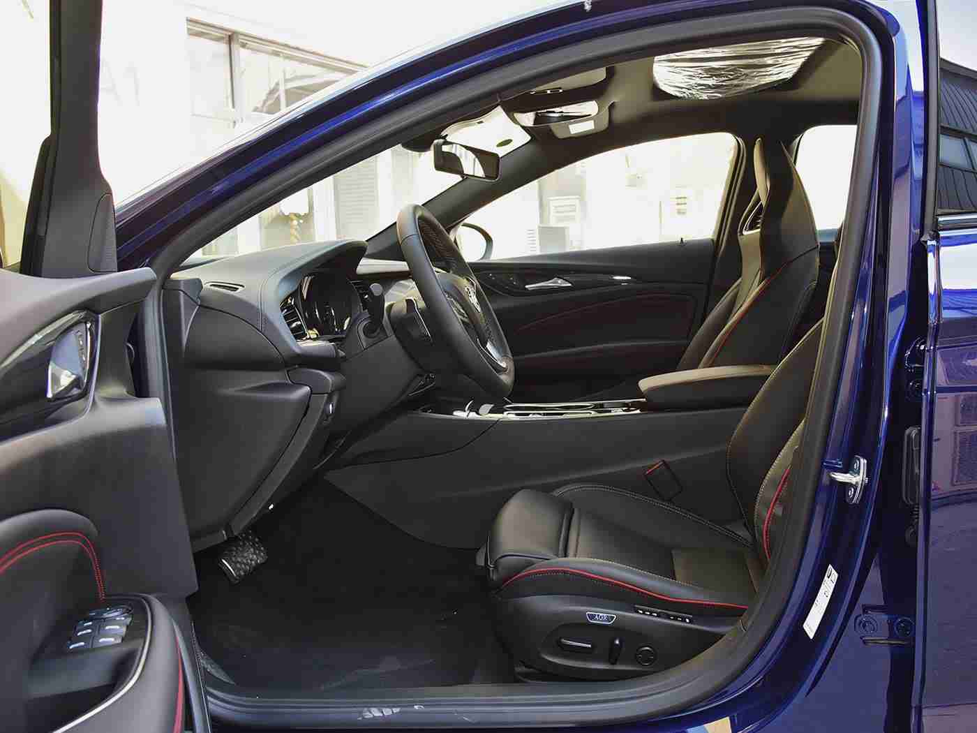 男人捅女人的软件：汽车软件安全引担忧：揭秘恶意程序威胁，企业积极应对保障用户出行安全-2