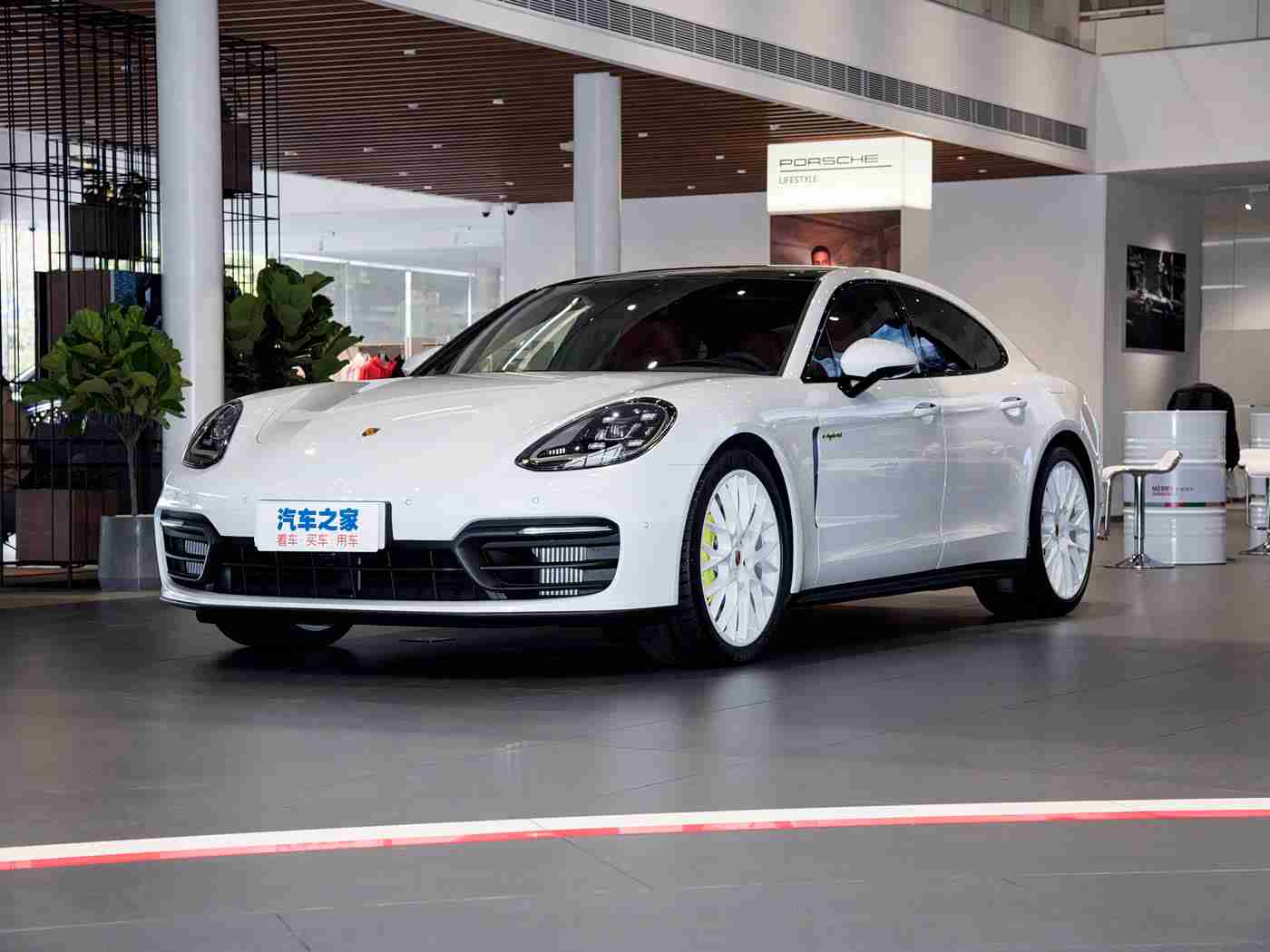 17c暗黑爆料：神秘车型大揭秘：17c暗黑爆料引关注，高性能、未来感设计，科技配置升级引期待-2