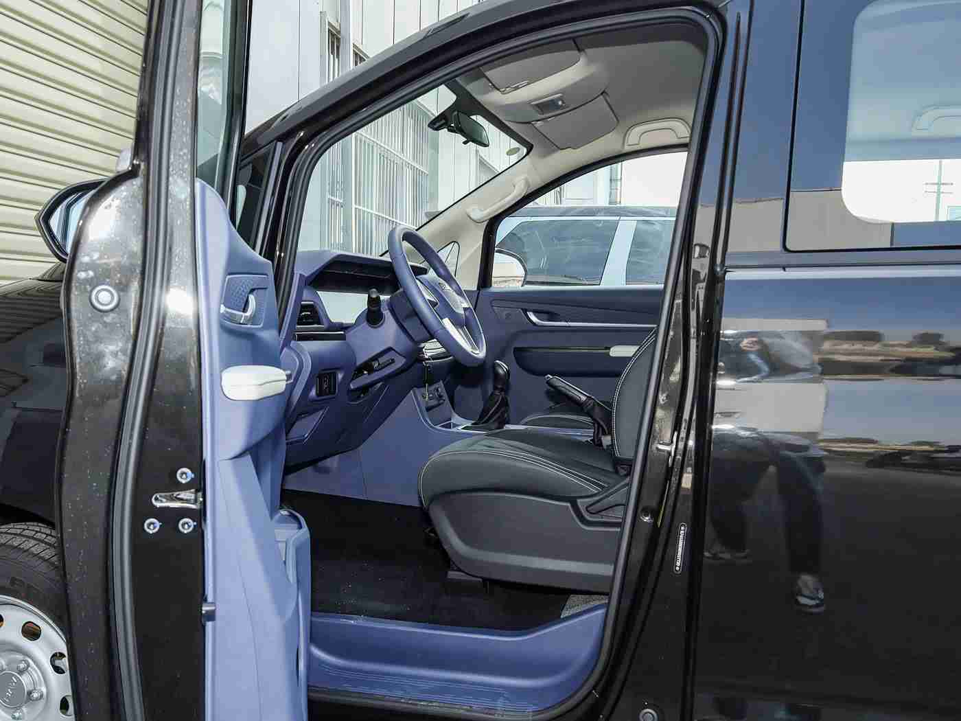 涉黄下载：安全驾驶，警惕“陷阱”应用，守护行车安全之道-2