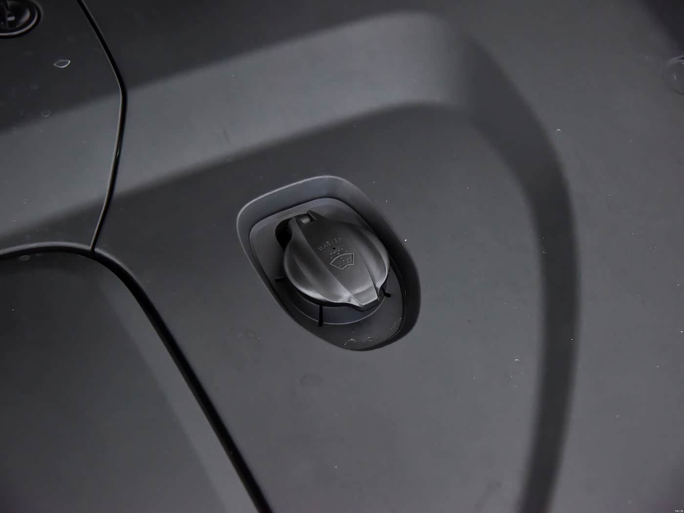 天天色影：时尚动力，科技领航：都市新锐之选，驾驭未来风景线-1