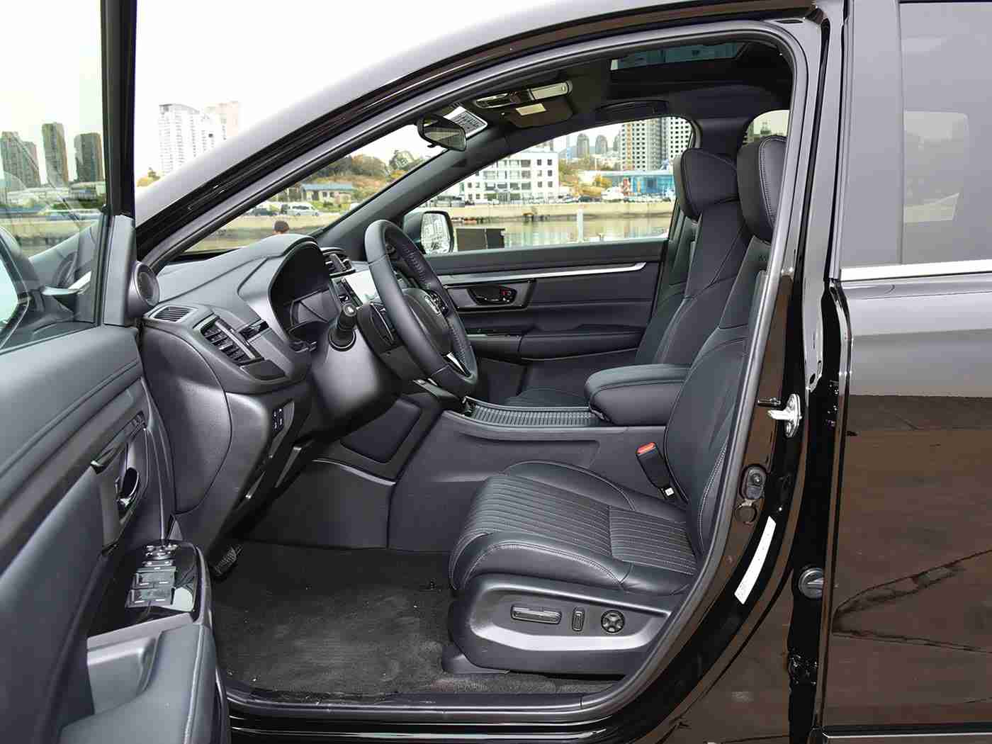 成人黄色应用：科技赋能驾驶新体验，多款安全汽车应用助您驾驭爱车-3