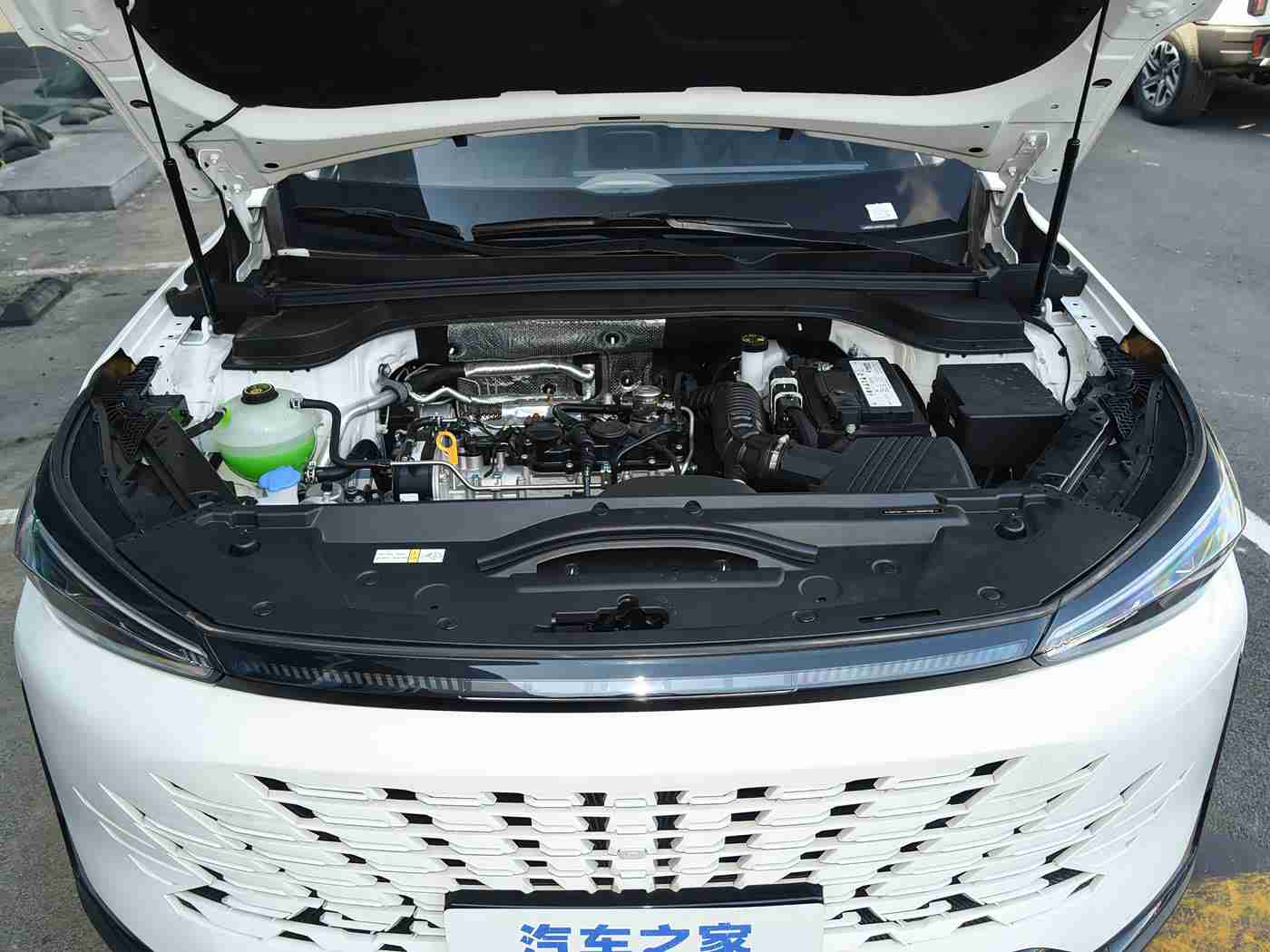 黄色软件18:智能驾驶新篇章,"黄色软件18"助力汽车安全便捷出行-3