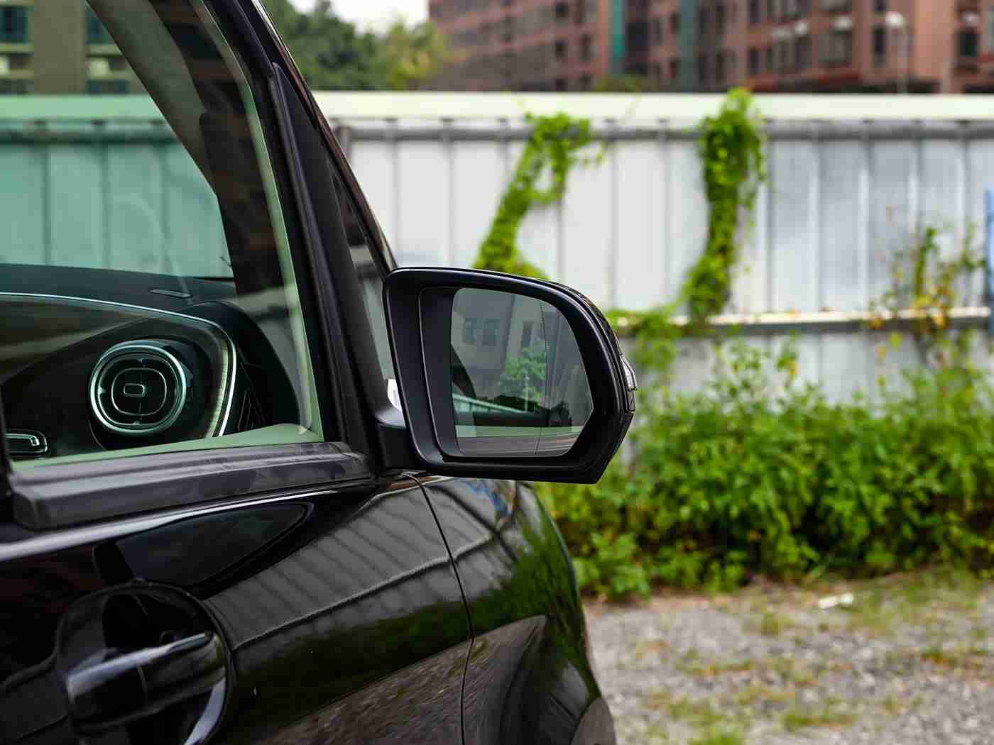 双人打扑克剧烈运动:驾驶乐趣升级,车内扑克运动新潮流:安全锻炼两不误,车友圈热传新玩法-2