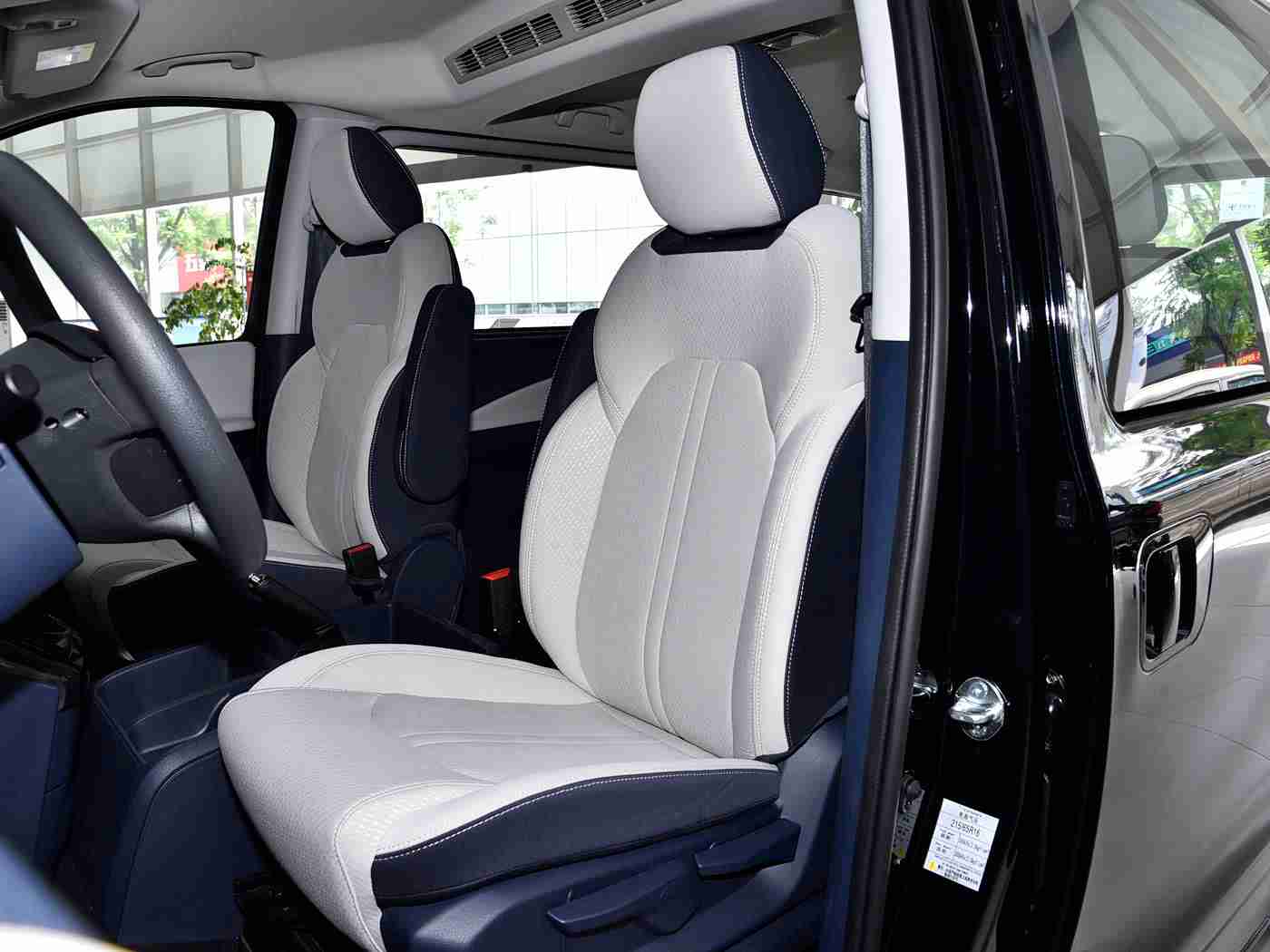 国产色av：国产新锐崛起，色AV系列车型惊艳亮相，性能与时尚并存，亲民价格震撼市场-3