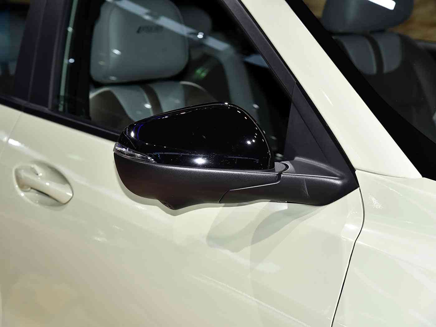 大象影视传媒ceo入口门户官网:新能源汽车引领潮流:流线造型、智能科技、人性化配置,畅享未来出行体验-2