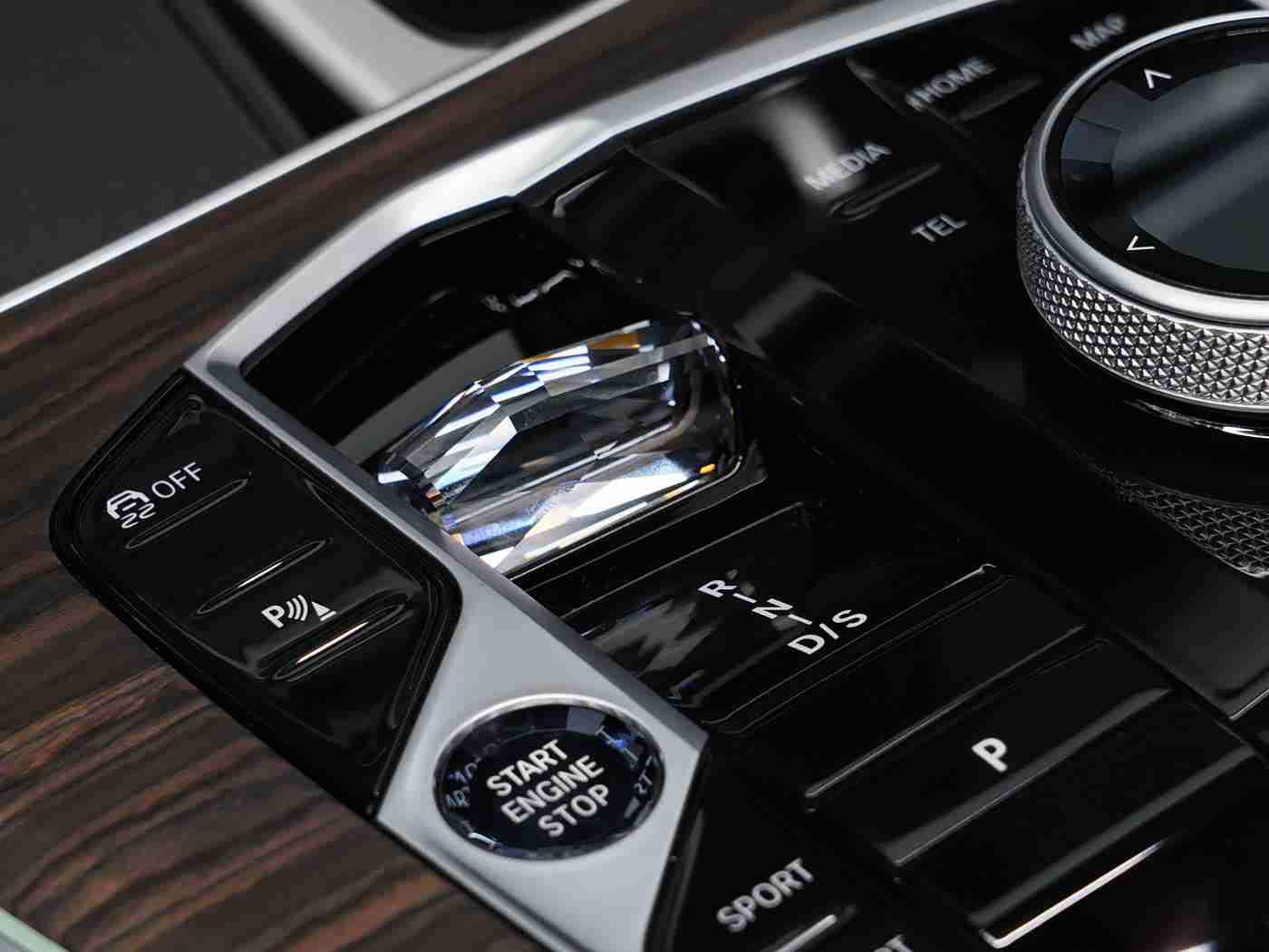 男生女生一起差差差的软件：智能驾驶新风尚：个性化数据分析助力，趣味互动提升驾驶乐趣，创新软件引领汽车行业新潮流-3