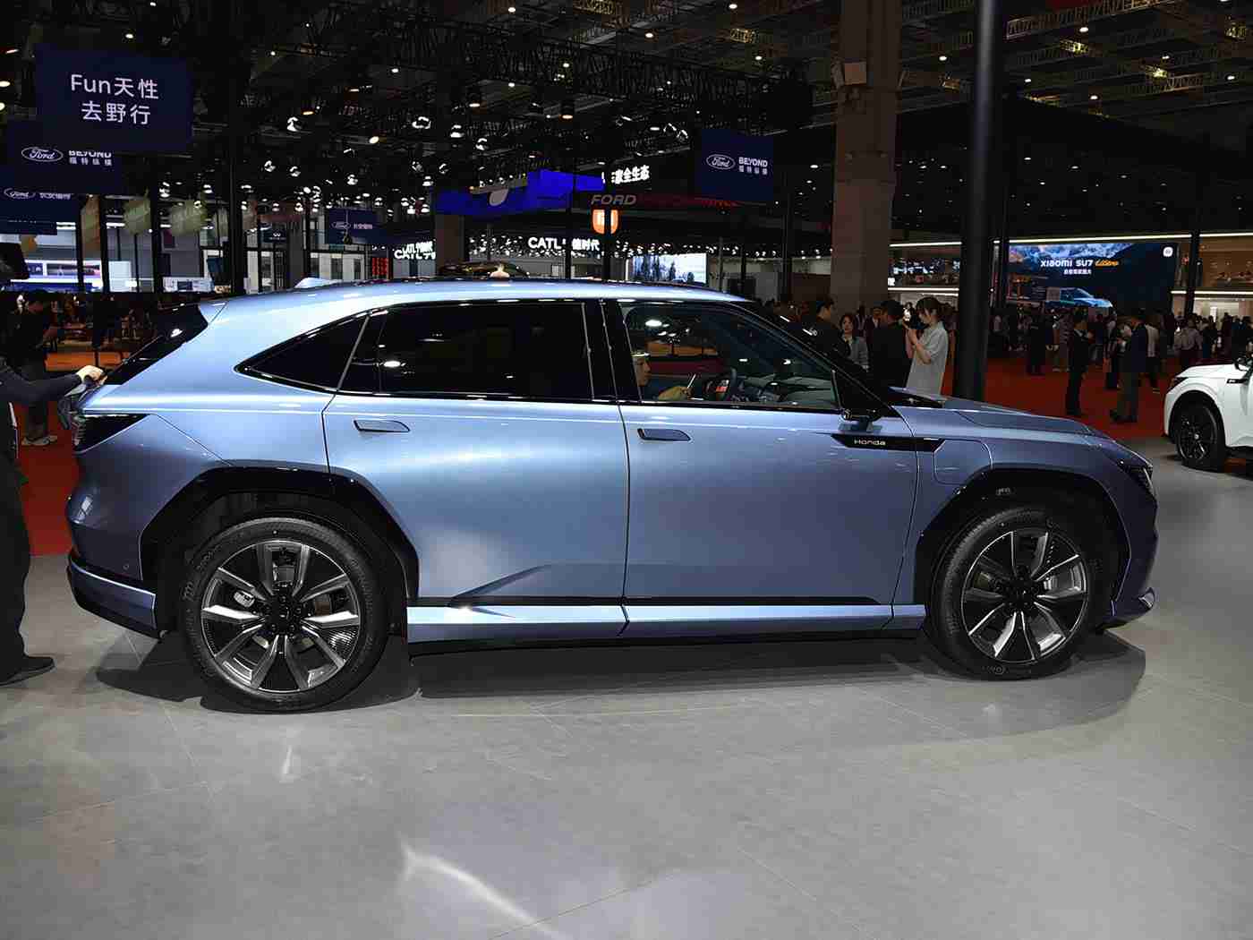 男生的坤坤：“动感设计引关注，新一代“爆款”车型诞生：揭秘青春座驾的独特魅力与市场前景-2