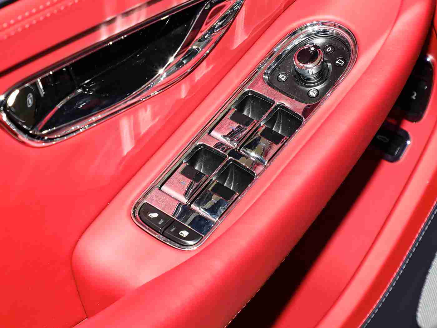 男女搞鸡软件：数字智驾，个性化定制，汽车未来新风尚-1