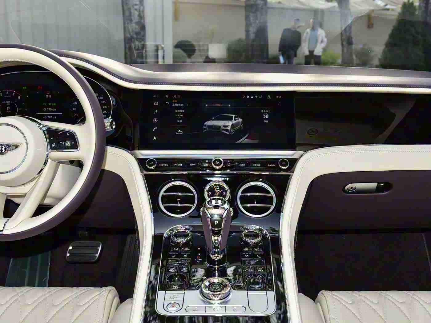 黄色TV：炫彩动感，智驾无忧——引领潮流的时尚座驾-3