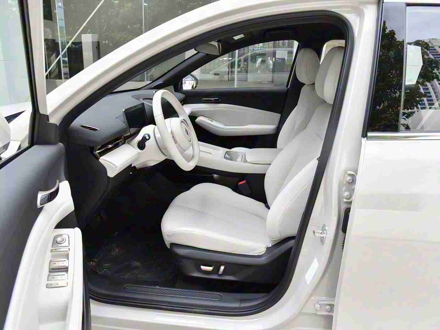 国产成人剧情：时尚动力，视觉盛宴——国产新锐车型，驾驭非凡体验-3