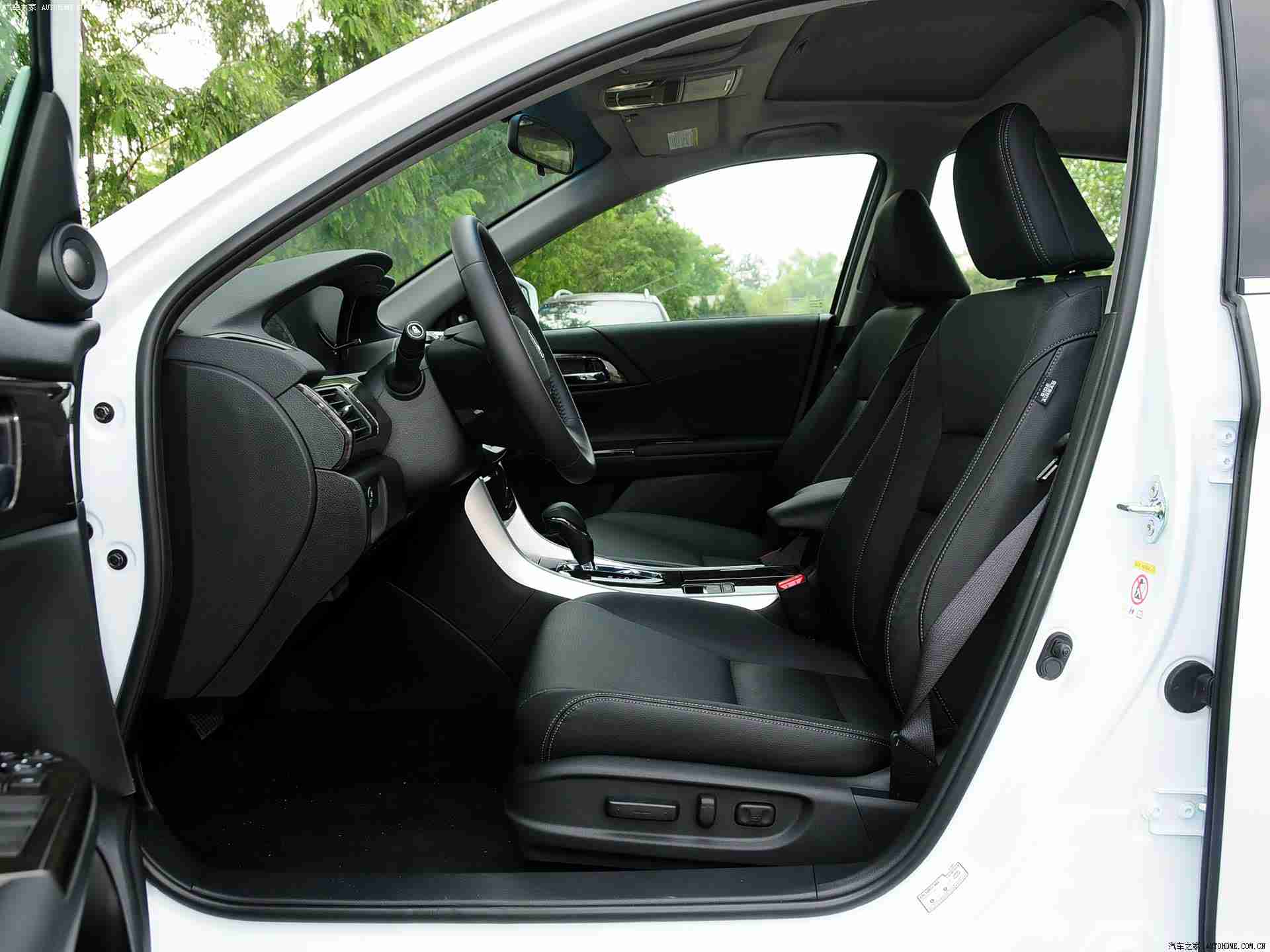 男生女生差差：性别驾驶习惯大揭秘：速度与安全，汽车行业个性化新趋势-4