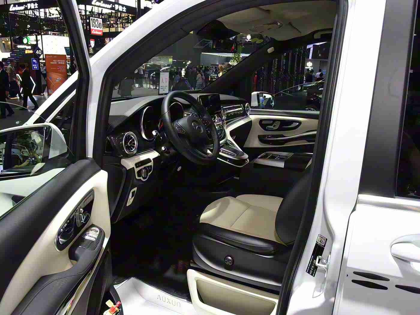 按摩师春药精油女高潮：汽车内饰革新：春药精油按摩，提升驾驶舒适与专注-1