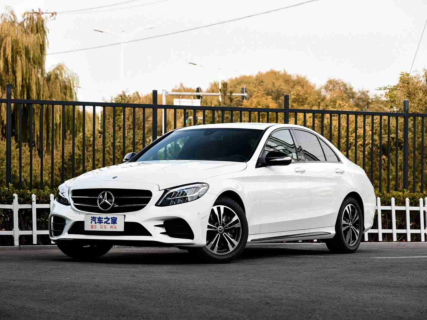 刷子刷脚心+折磨+抹油+哭喊:汽车保养新潮流:神奇“脚心刷”走红网络,体验独特引发热议-1