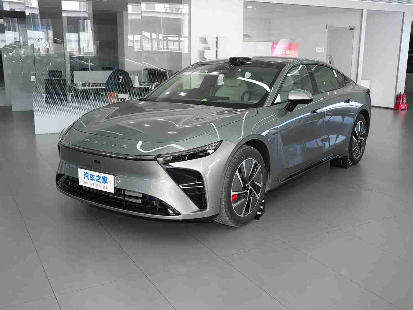 火影18+變態版：新能源汽车惊艳亮相：500公里续航，5.8秒加速，引领未来出行潮流-1