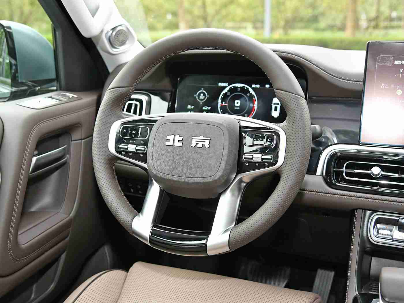 女生裸体软件：汽车行业新风向：独特“裸体软件”辅助系统引领智能驾驶潮流-2