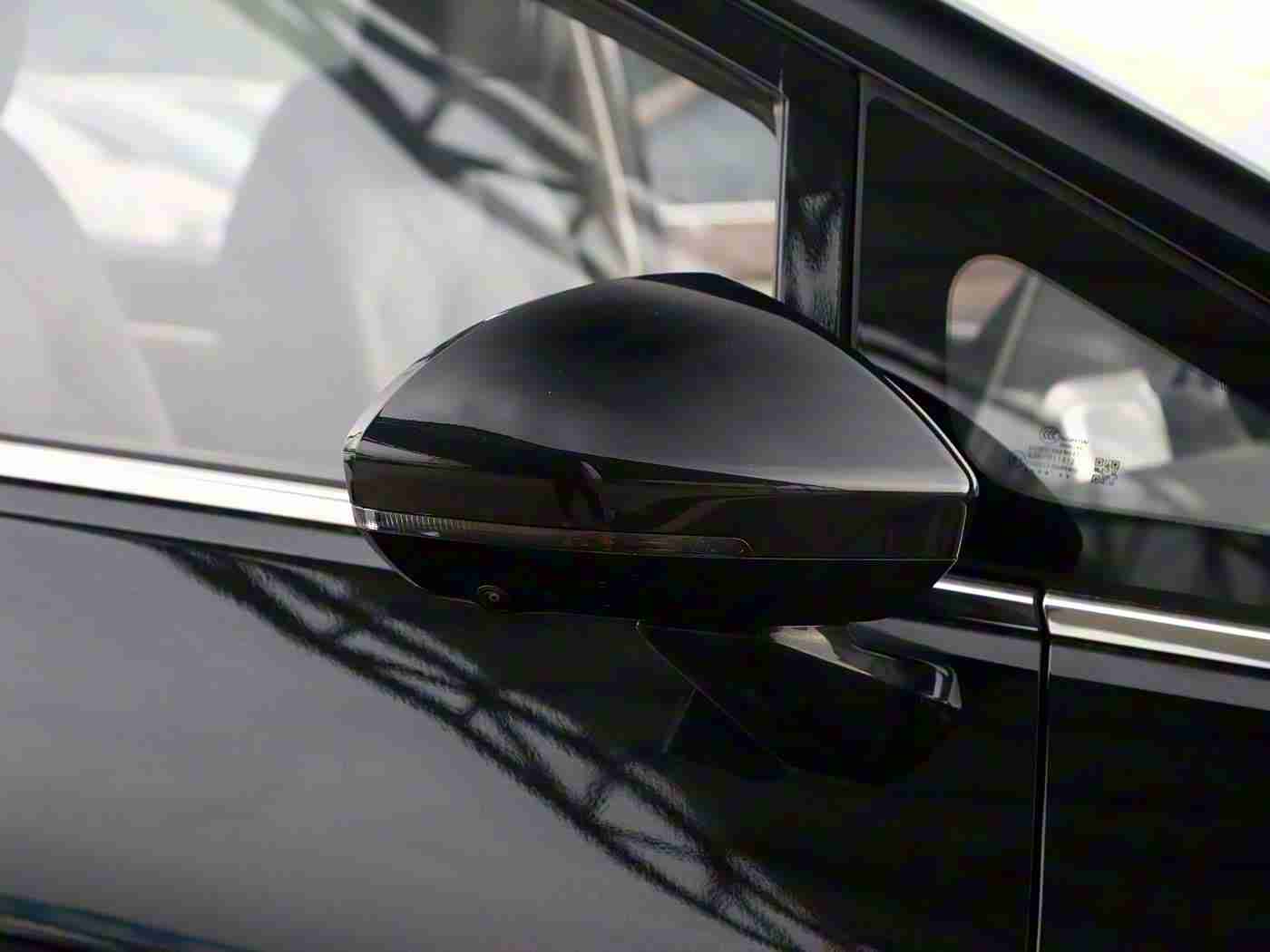 打扑克又痛又叫：“锐意创新，舒适驾驭，痛叫SUV引领潮流新篇章”-2