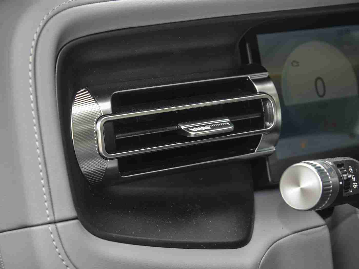 男捅女APP：智能导航社交娱乐三合一，“男捅女APP”助力汽车行业变革新篇章-3