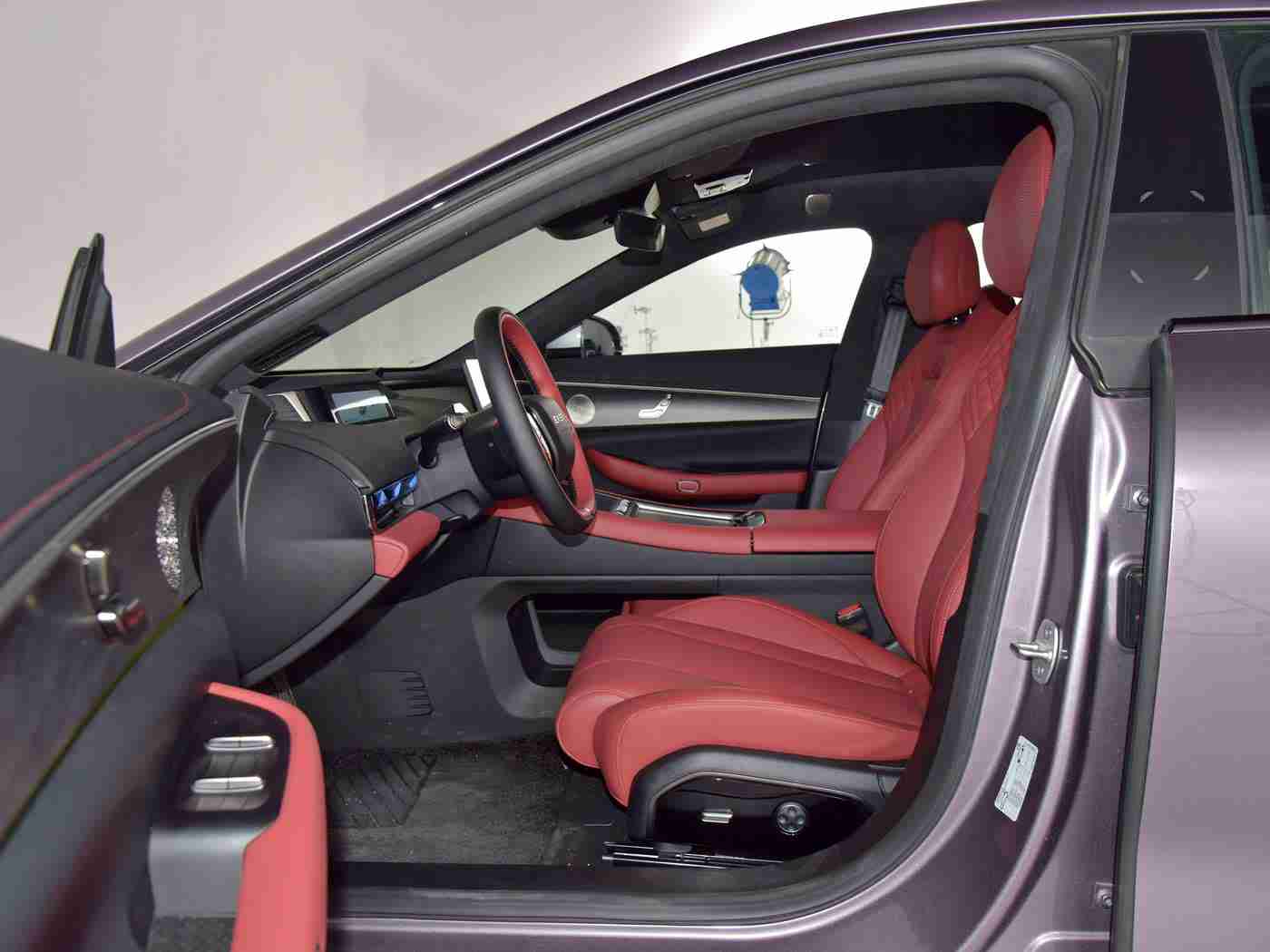 天天射天天干：“设计独特、性能卓越、价格亲民，“黑马”汽车引领潮流，消费者购车新选择！”-1