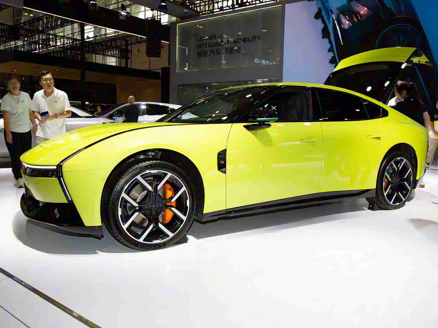 好·色·先·生·TV：流线型美学，驾驭未来——科技豪华SUV新篇章-1